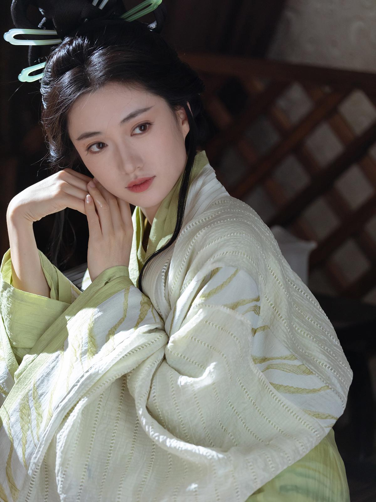 Verdant Serenity Wei Jin Set