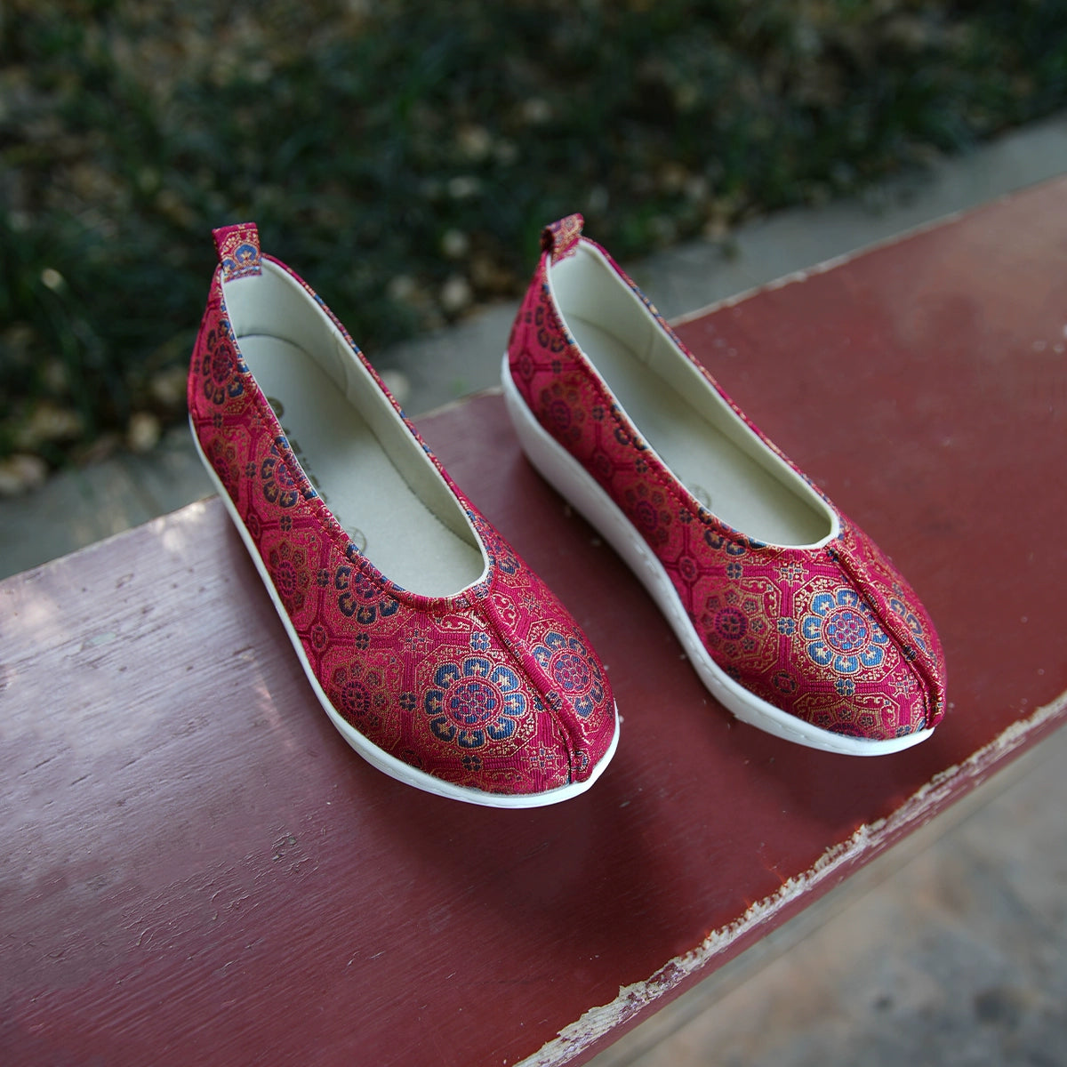 Red Blooms Ming Dynasty Platform Shoes