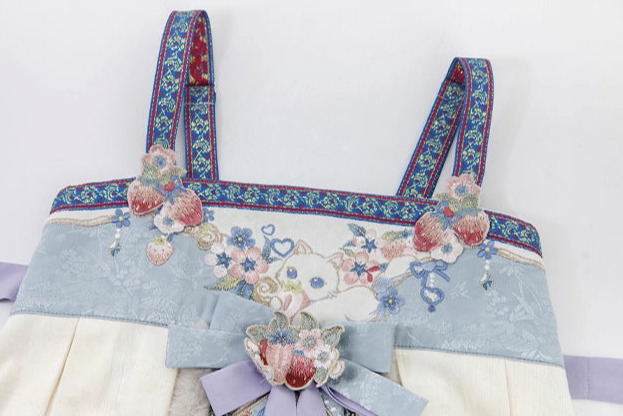 Winter Strawberry Modernized Qixiong Ruqun | 齐胸襦裙 Dress Set